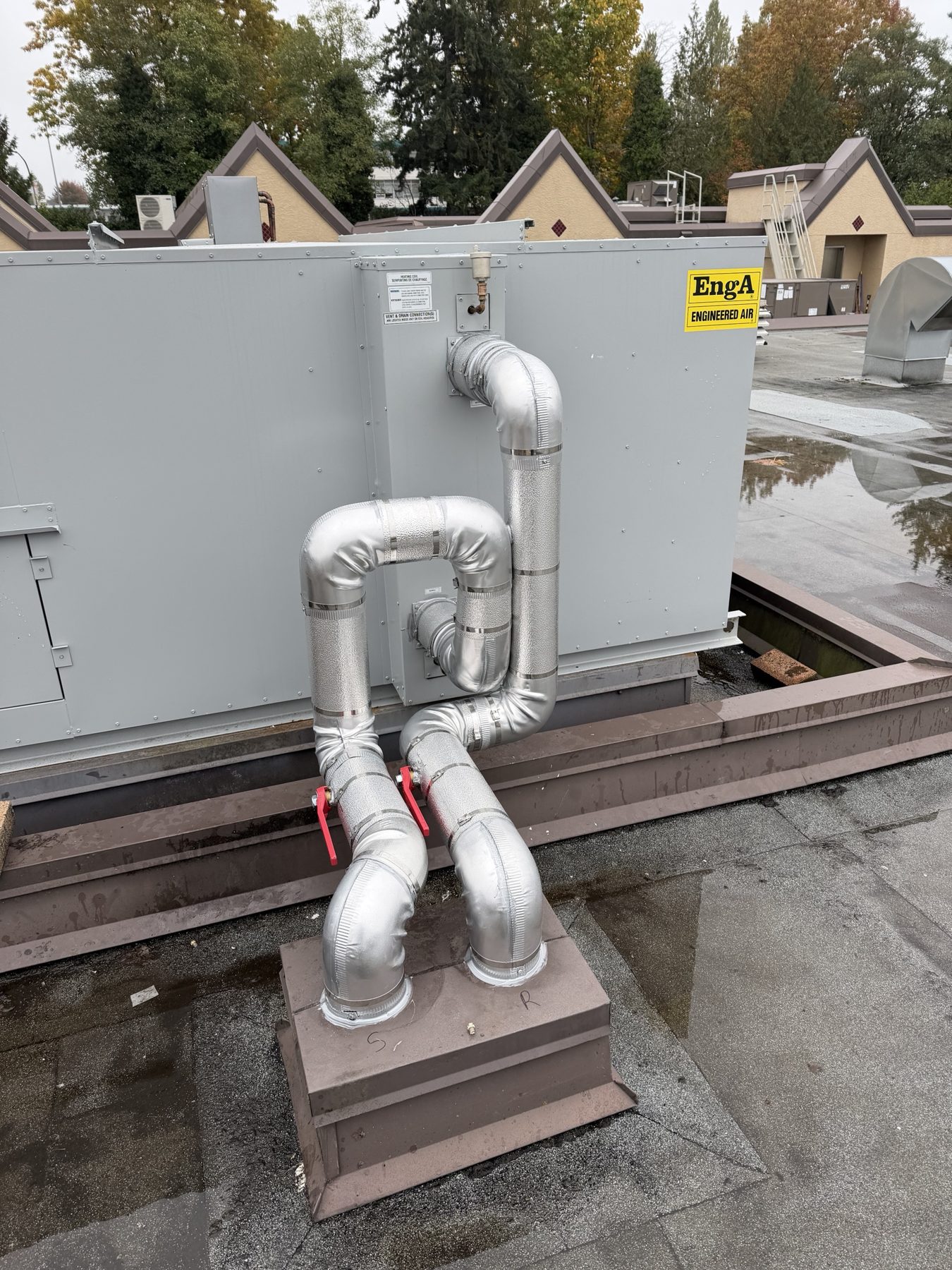 Rooftop air handler piping